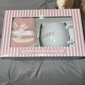 Merry Slipper Socks & Mug Set - Pink and White. NIB
